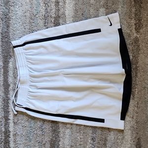 Nike Dri-Fit White Black Basketball Shorts- Size Men's Large